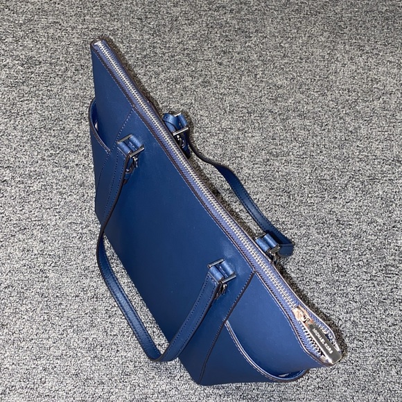 Michael Kors Charlotte Large Leather Top-Zip Navy - Picture 10 of 12